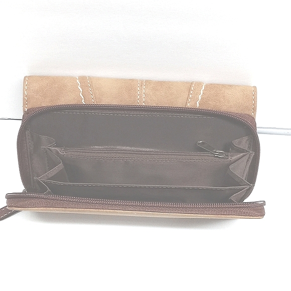 Womens b.o.c. Clutch Wallet - Picture 6 of 7